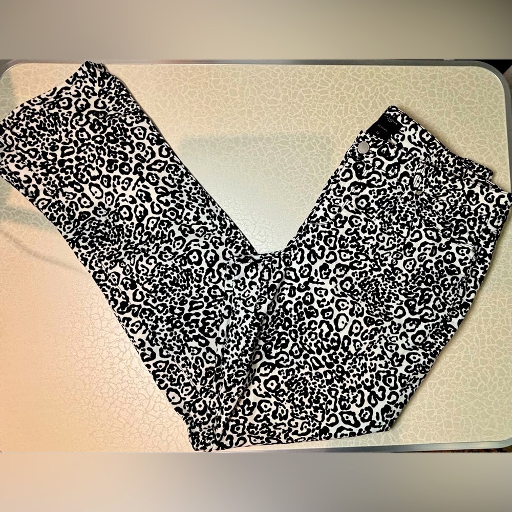 ANN TAYLOR | ladies modern fit animal print pants. Size: 14